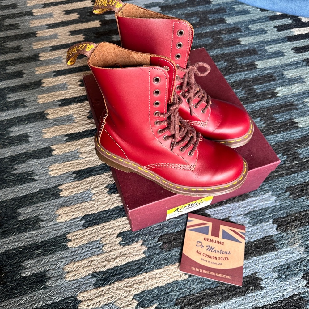 Dr. Martens oxblood Red Leather Boots 1460 10-eye England Made Man 7/ Women 8